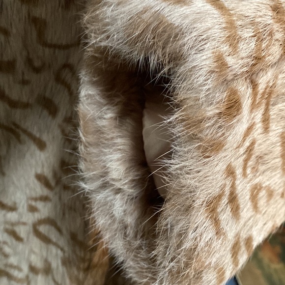 Olive does Olive rabbit fur jacket 🧥 L will fit S & M - Picture 11 of 16